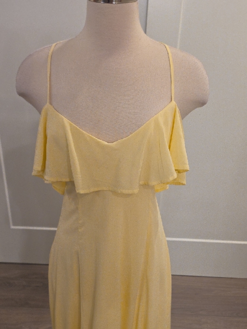 Boamar Soft Yellow Maxi Dress with ruffle layer, criss cross back size S  NWTS - Picture 4 of 10